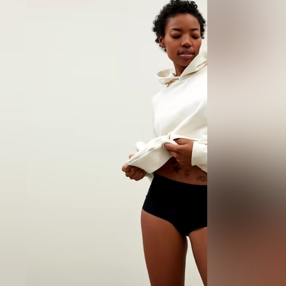 Everlane The Renew Invisible Hipster Underwear in Black•S - Picture 5 of 7